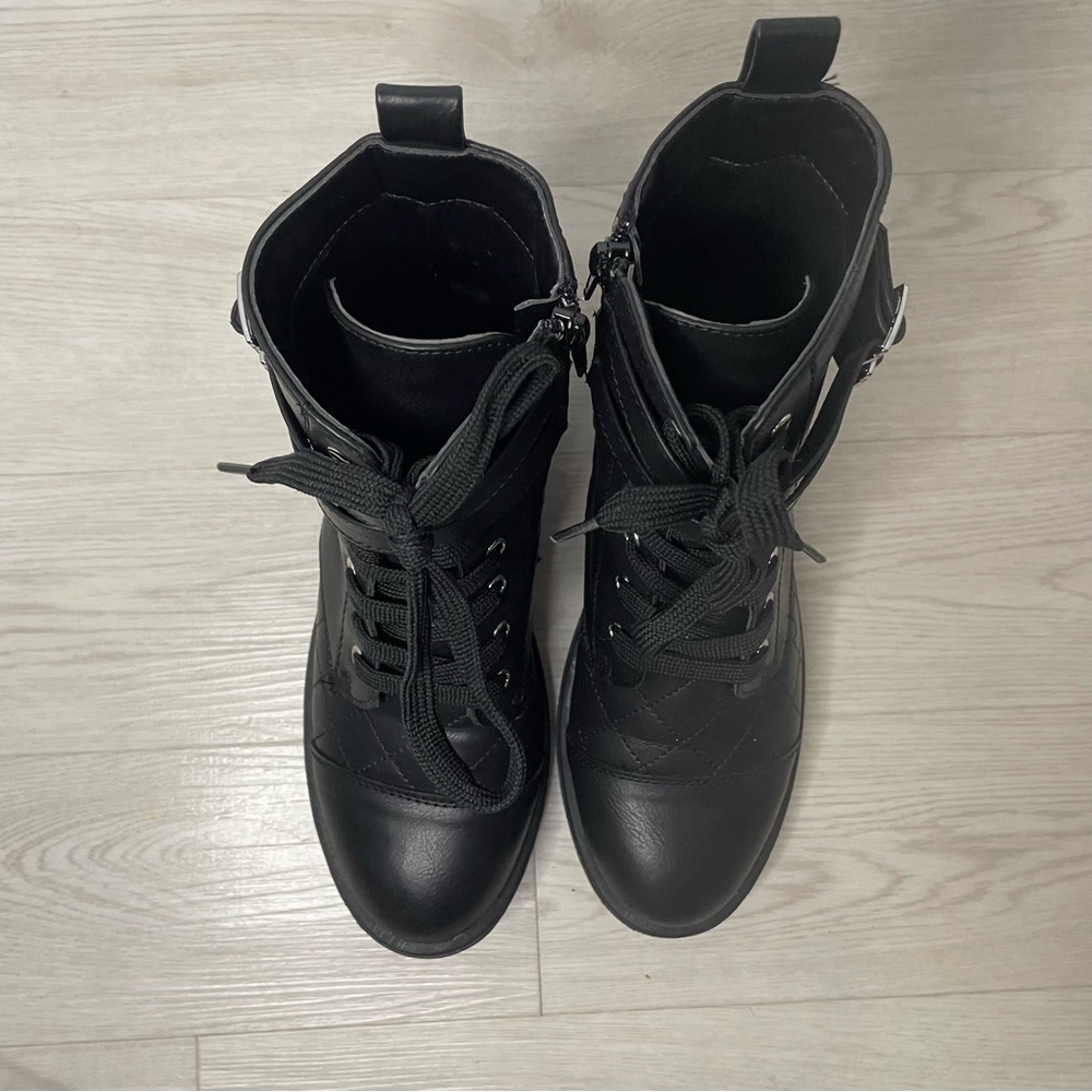 Xoxo Women’s Black Combat Boots Size 5 Faux Leather Side Zip Lace Up Buckle EUC - Picture 7 of 8